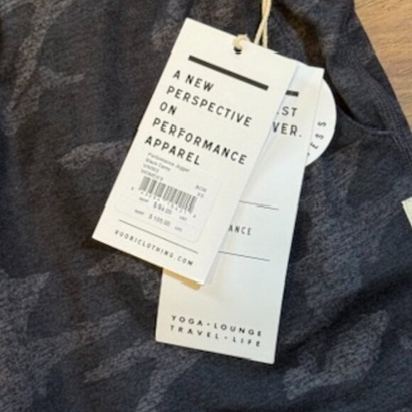 Vuori Performance Jogger Women’s XS Black Camo Crop Athleisure Pants NWT - Picture 2 of 5